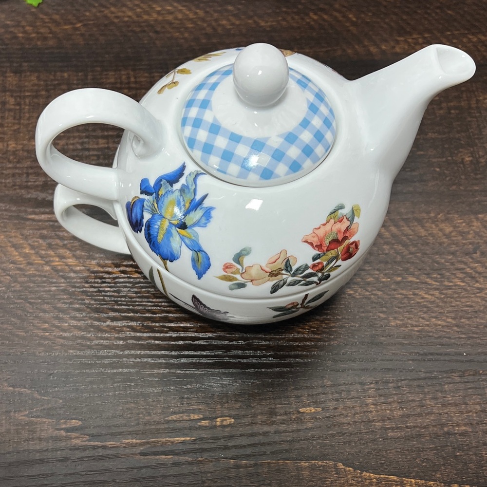 Barnes & Noble/Fringe Studio Floral Tea Set with Blue and White Accents